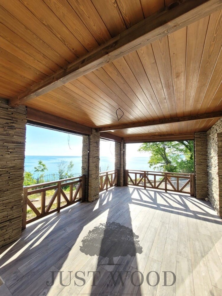 Подшивка потолка террасы вагонкой лиственницы. г. Туапсе