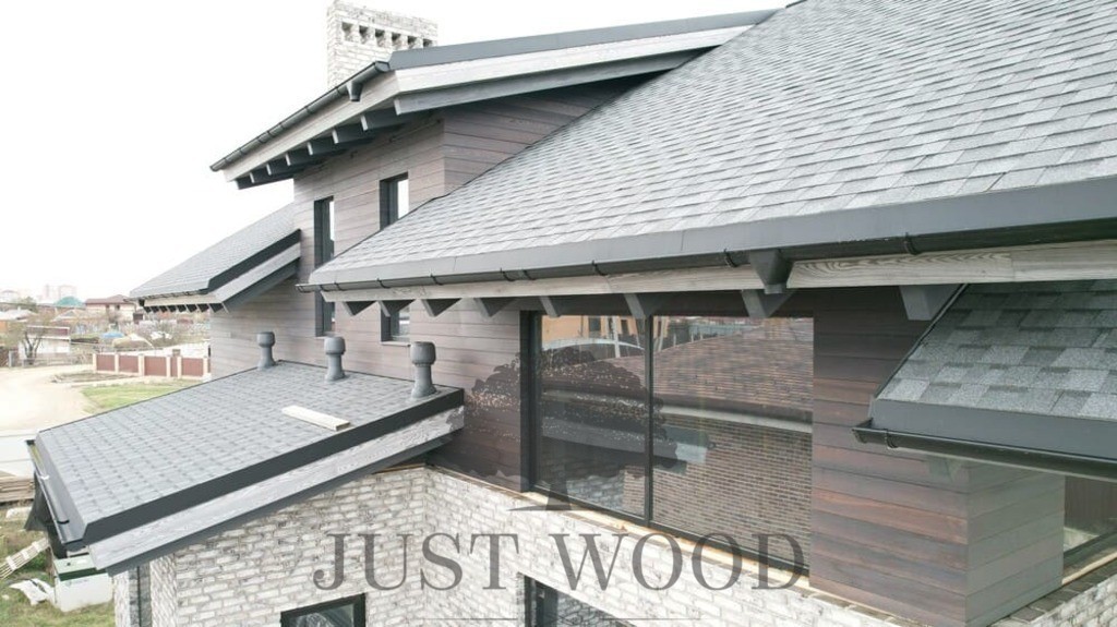 Подшивка свесов кровли вагонкой лиственницы. р. Адыгея