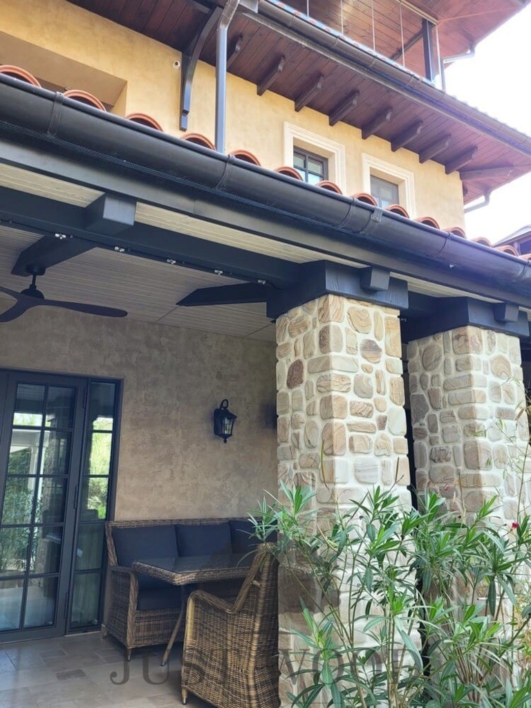 Подшивка потолка террасы. Лиственница. г. Краснодар