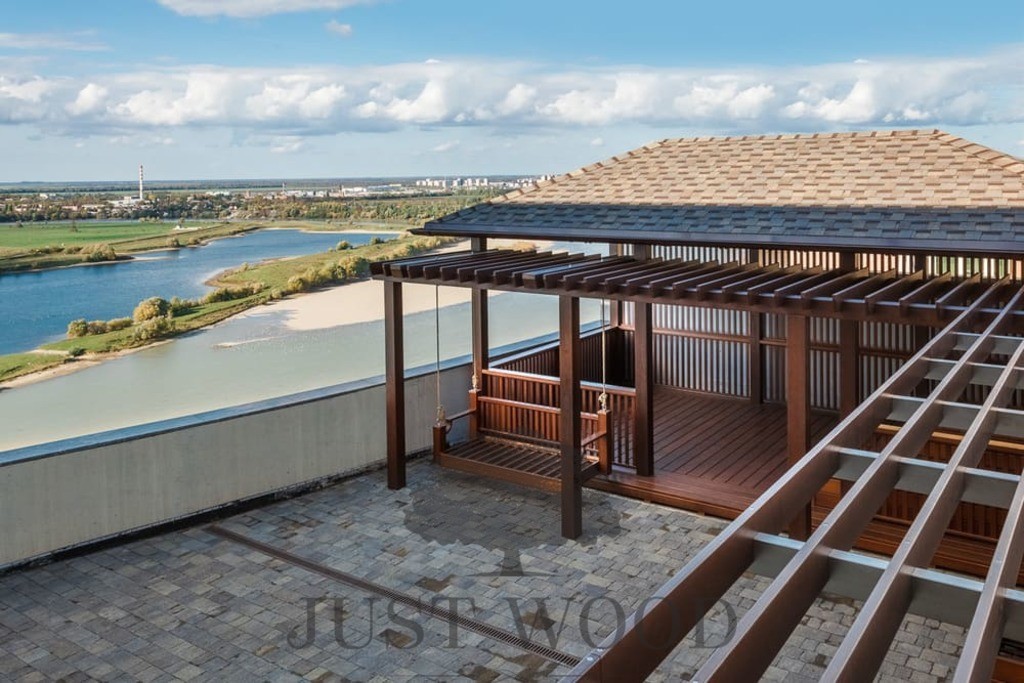 Пергола из нержавеющей стали и лиственницы с подвесной качелей в комплексном решении благоустройства. г. Краснодар