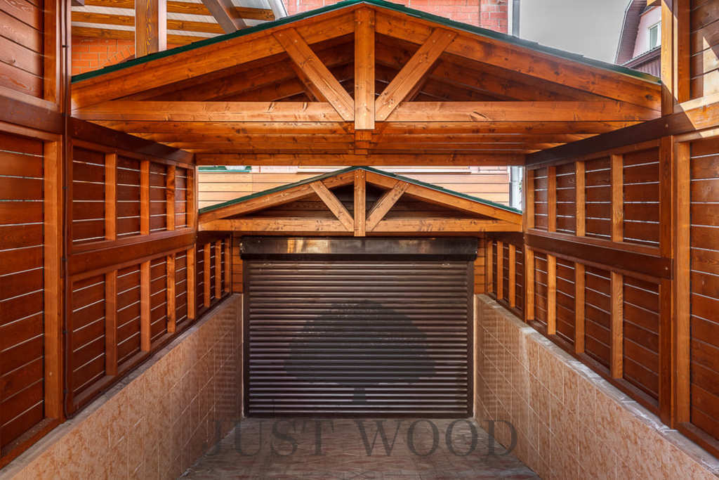 Навес над въездом в гараж. Сосновый клееный брус,  лиственница. г. Краснодар