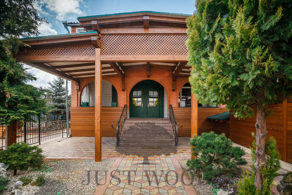 Навес частного дома из соснового клееного бруса и  лиственницы, г. Краснодар