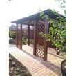 Беседка со шпалерами и глухой задней стенкой из планкена лиственницы. г. Краснодар